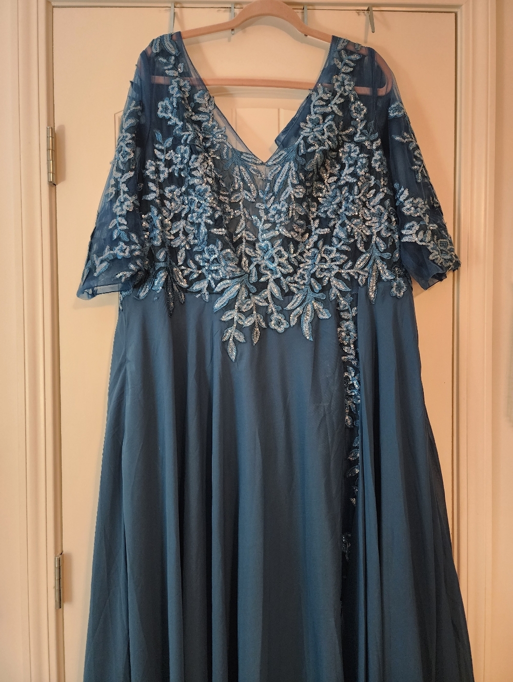 Formal Embroidered Sequined Beaded V-Neck Evening Dress Teal 20W Corset Back New